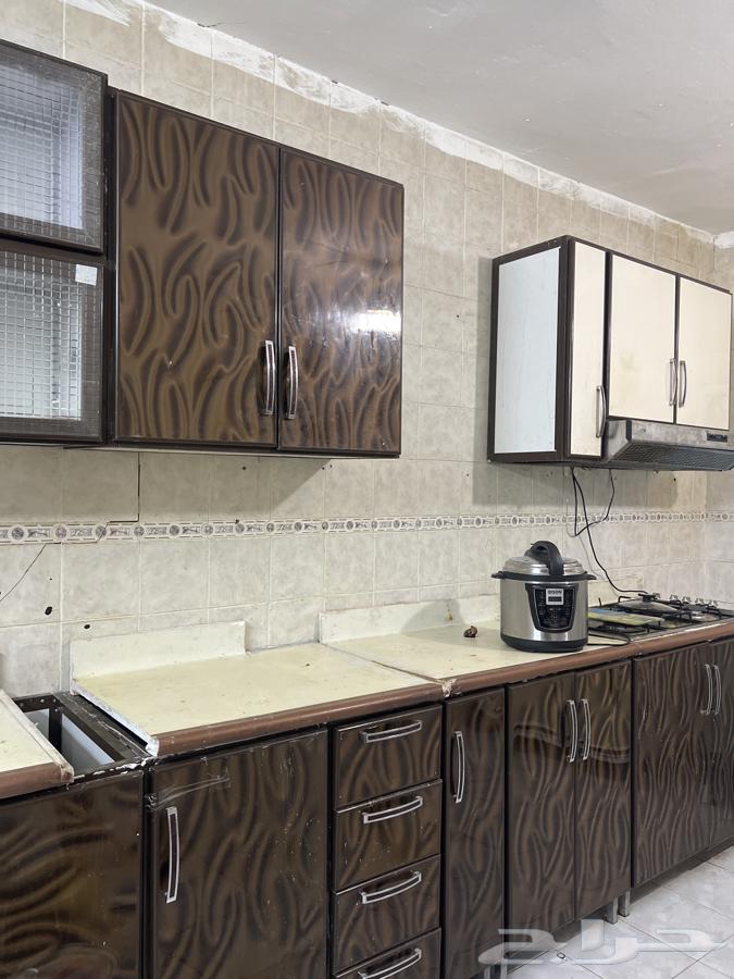 دولاب مطبخ ابيعها بسبب النقل دولاب نظيف جدا64465099873922112