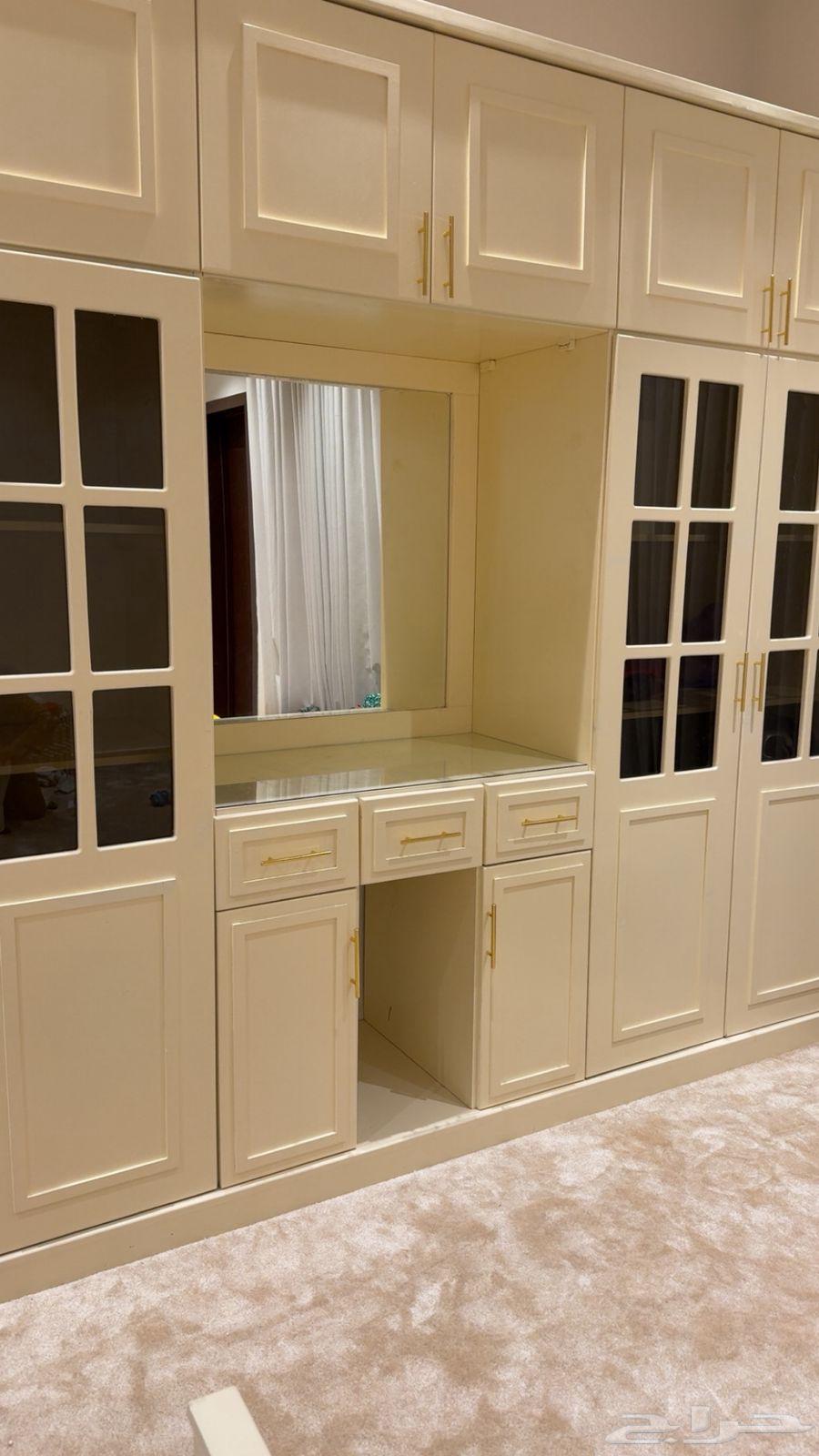 غرفة نوم شبه جديدة64323804985218111