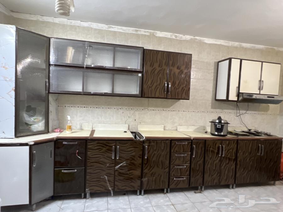 دولاب مطبخ ابيعها بسبب النقل دولاب نظيف جدا64465099873922113