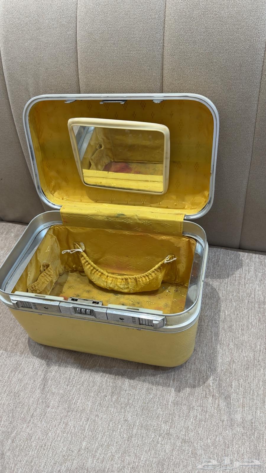 A heritage bag over 45 years old, new without any scratch64330072697729112