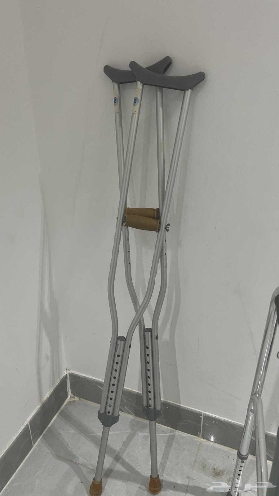 عربية طبية وعكازات نوعين جديدة لم تستعمل غير 17 يوم64334040644994111