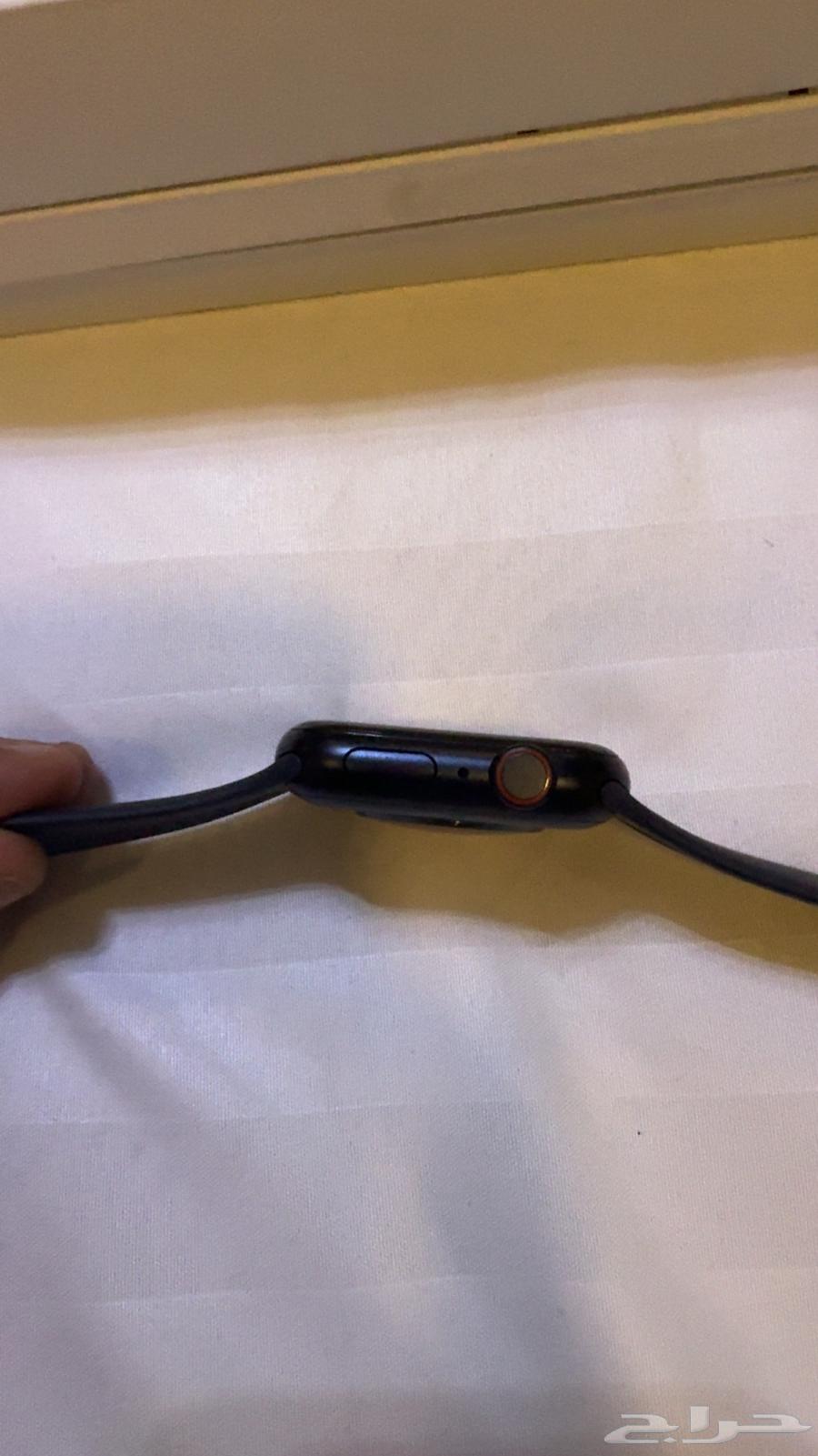 للبيع ساعة ابل SE الاصدار الجديدGPS و شريحة اتصال64331469237121113