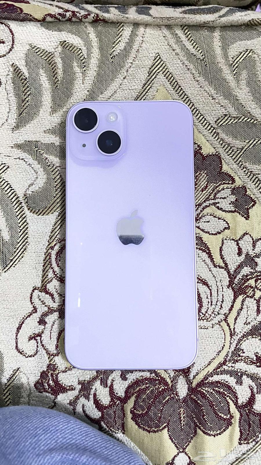 Let me show you the standard iPhone 14, brand new and flawless64331378785283110