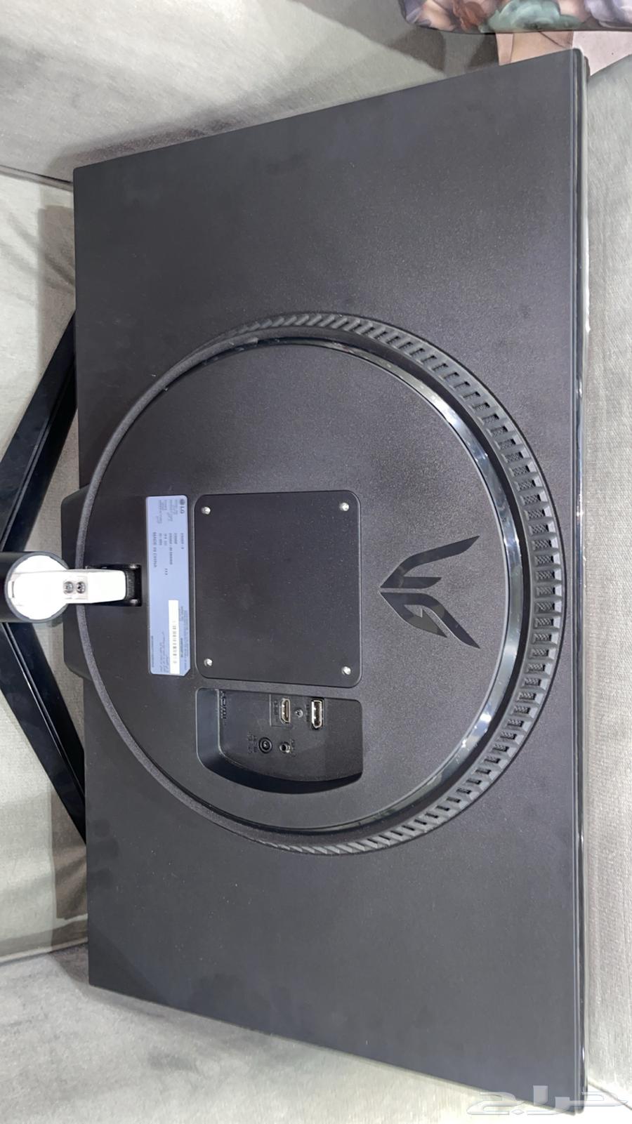 يد سوني فايف وشاشه LG UltraGear 27GS60F-B64330072661505110