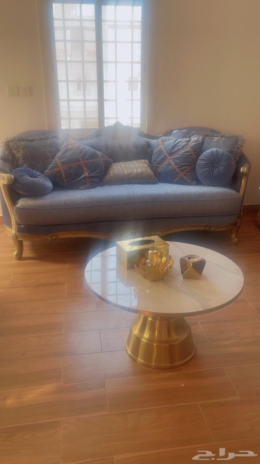 Selling a sofa set and coffee table set in Jeddah64320038881026112