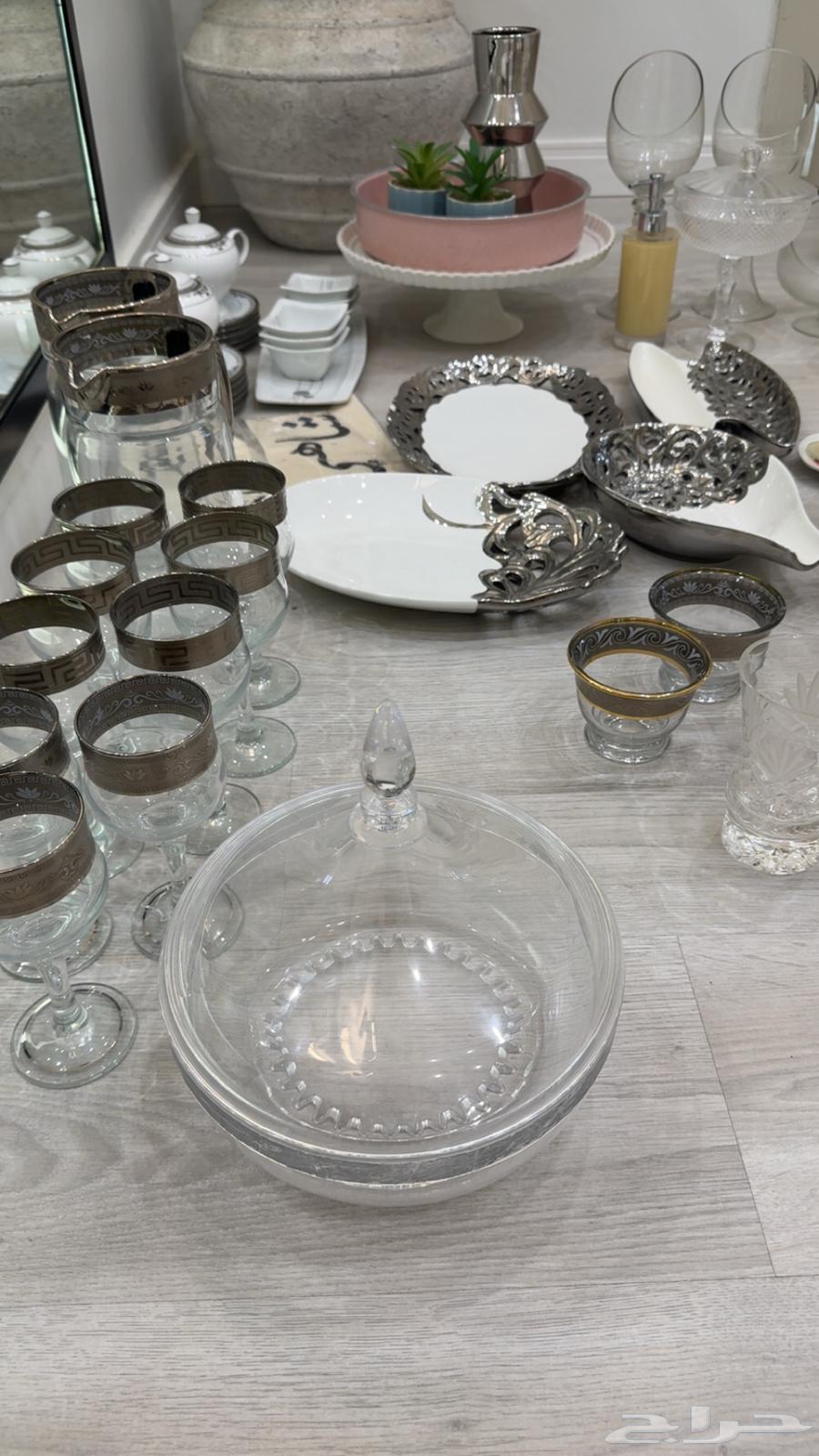 اواني شبه جديده و2 تلفزيون64331272020867110