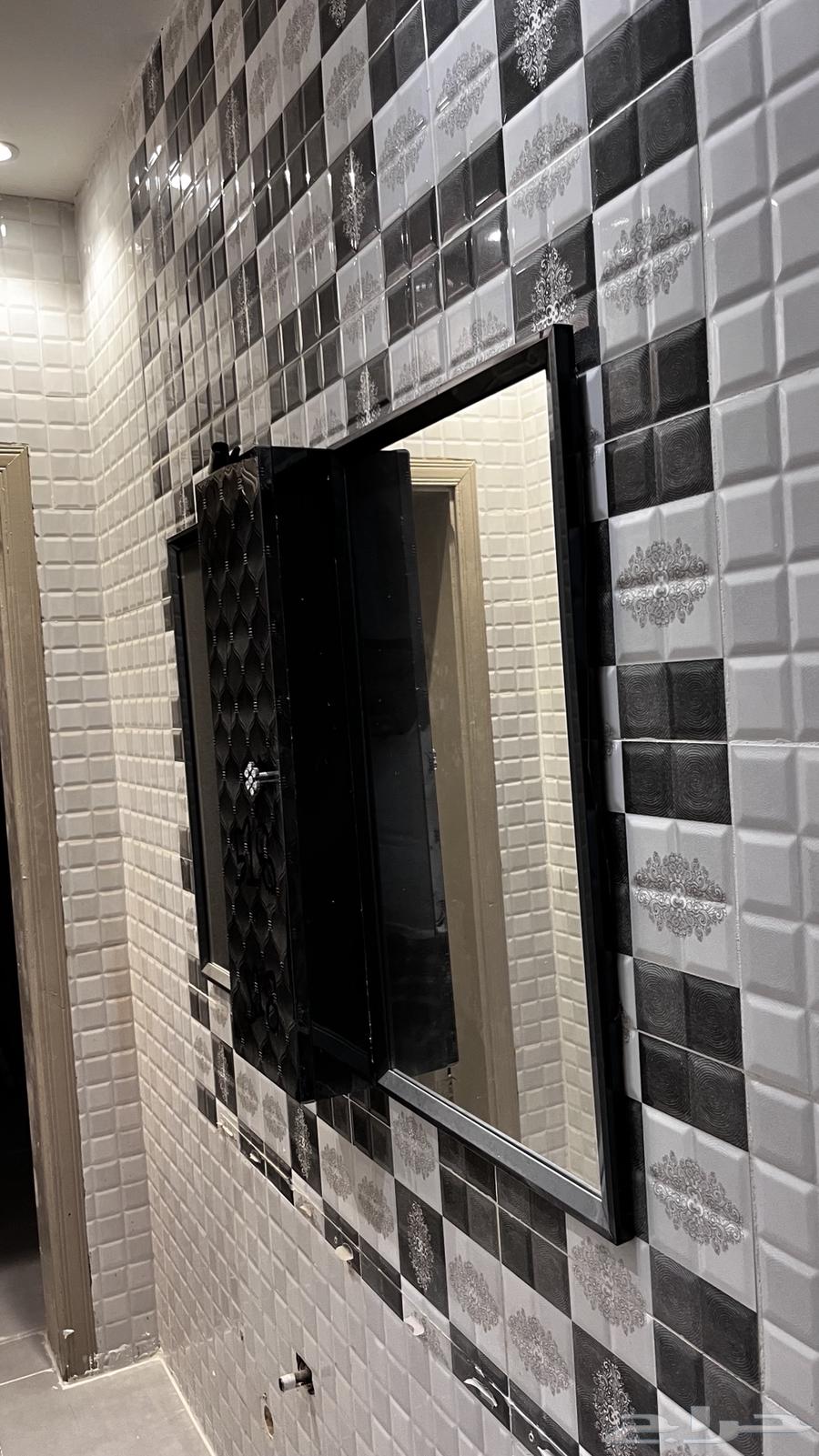 مغسله مع دولاب مع مرايه مع كل شي نضيفه64359763881091111