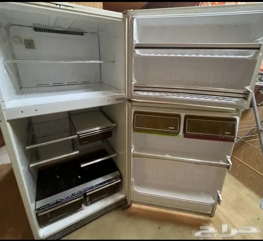 ثلاجة قديمة لها اكثر من 40 سنة64329245159297112
