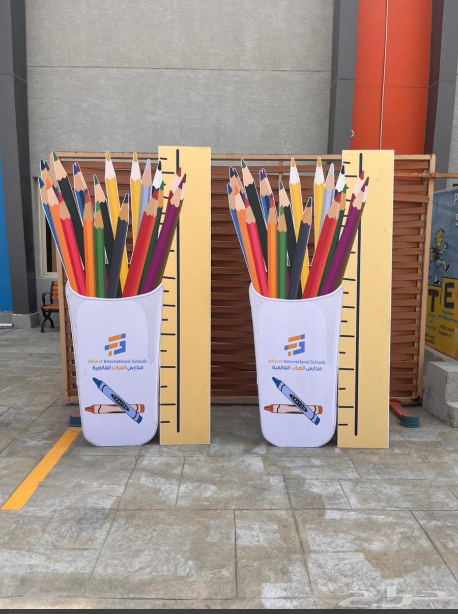 Frames and stands for back-to-school at special prices64327087375618111