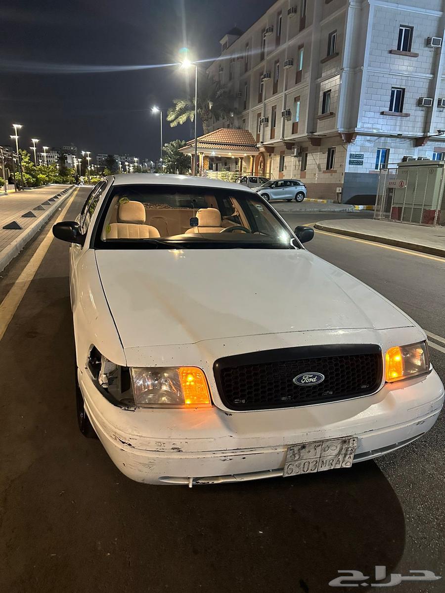 فورد فكتوريا بوليسي64466947285634112