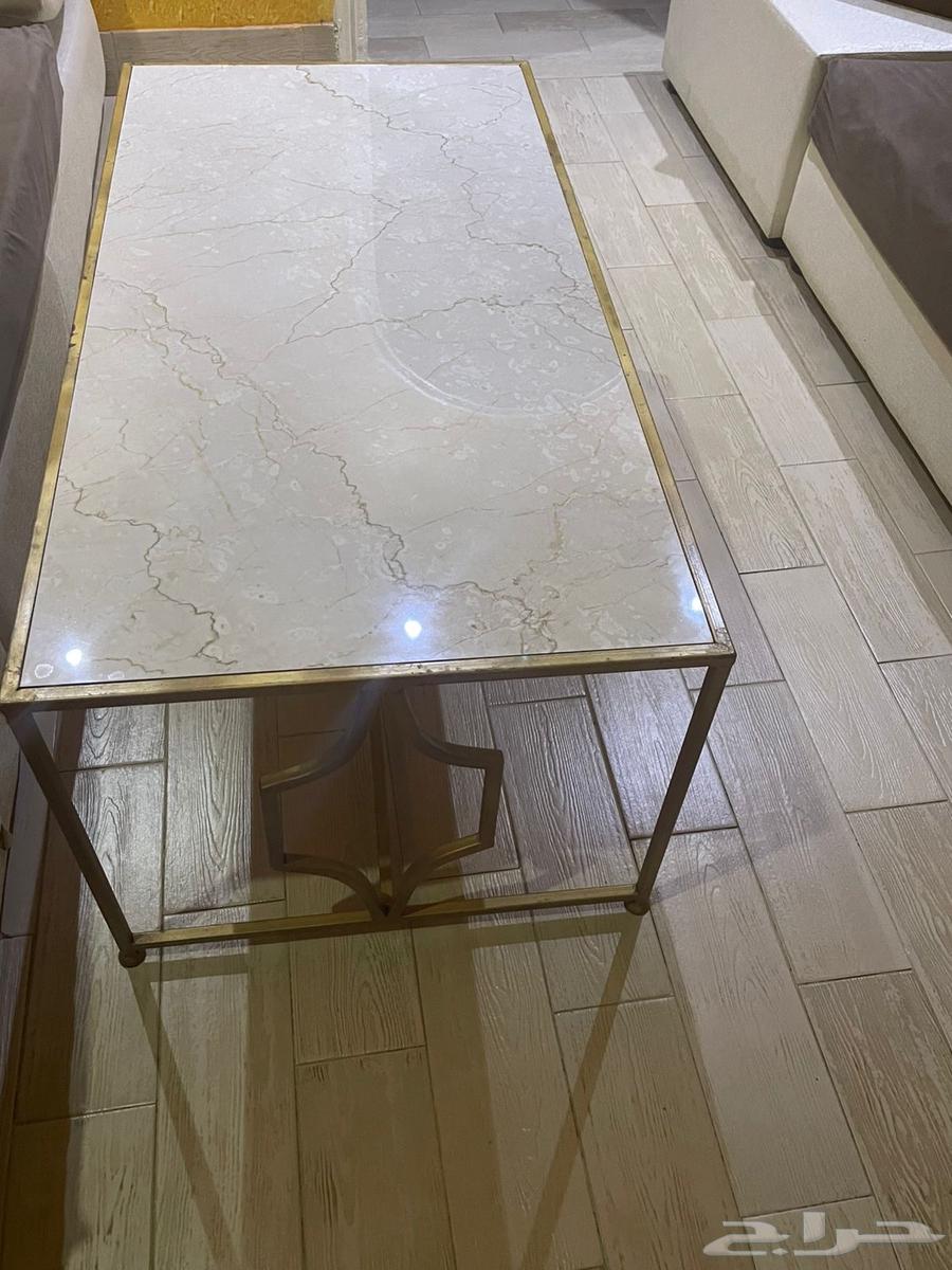 طاولة صاله مع طاولات جانبيه عدد 8 للبيع الحاله ممتازه جدا64331483953921113