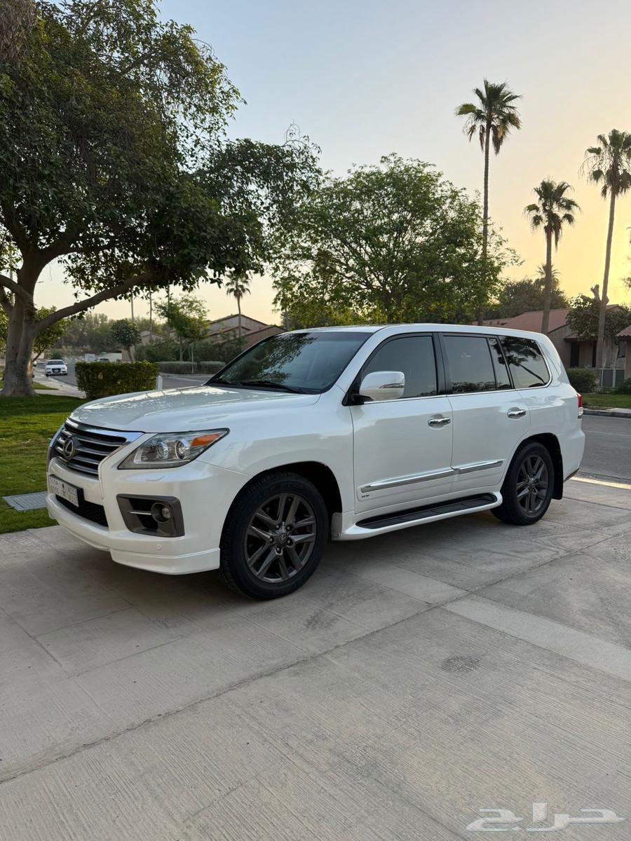 2014 Lexus LX570 S Sport64479273255043114