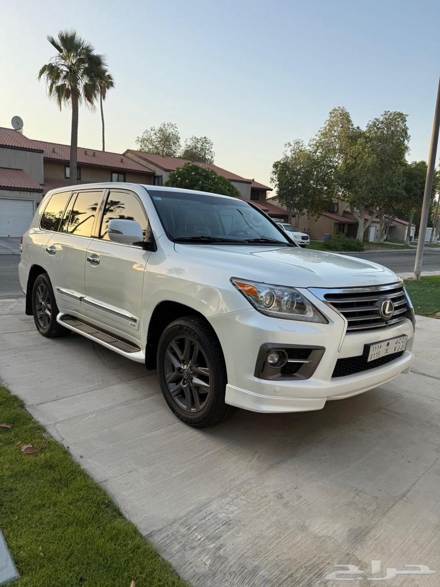 2014 Lexus LX570 S Sport64479273255043110