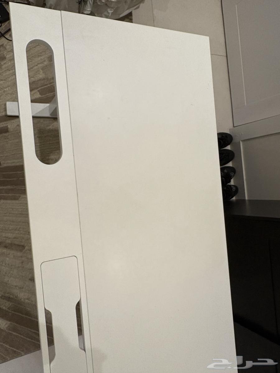 An IKEA Gaming table64330341220866111