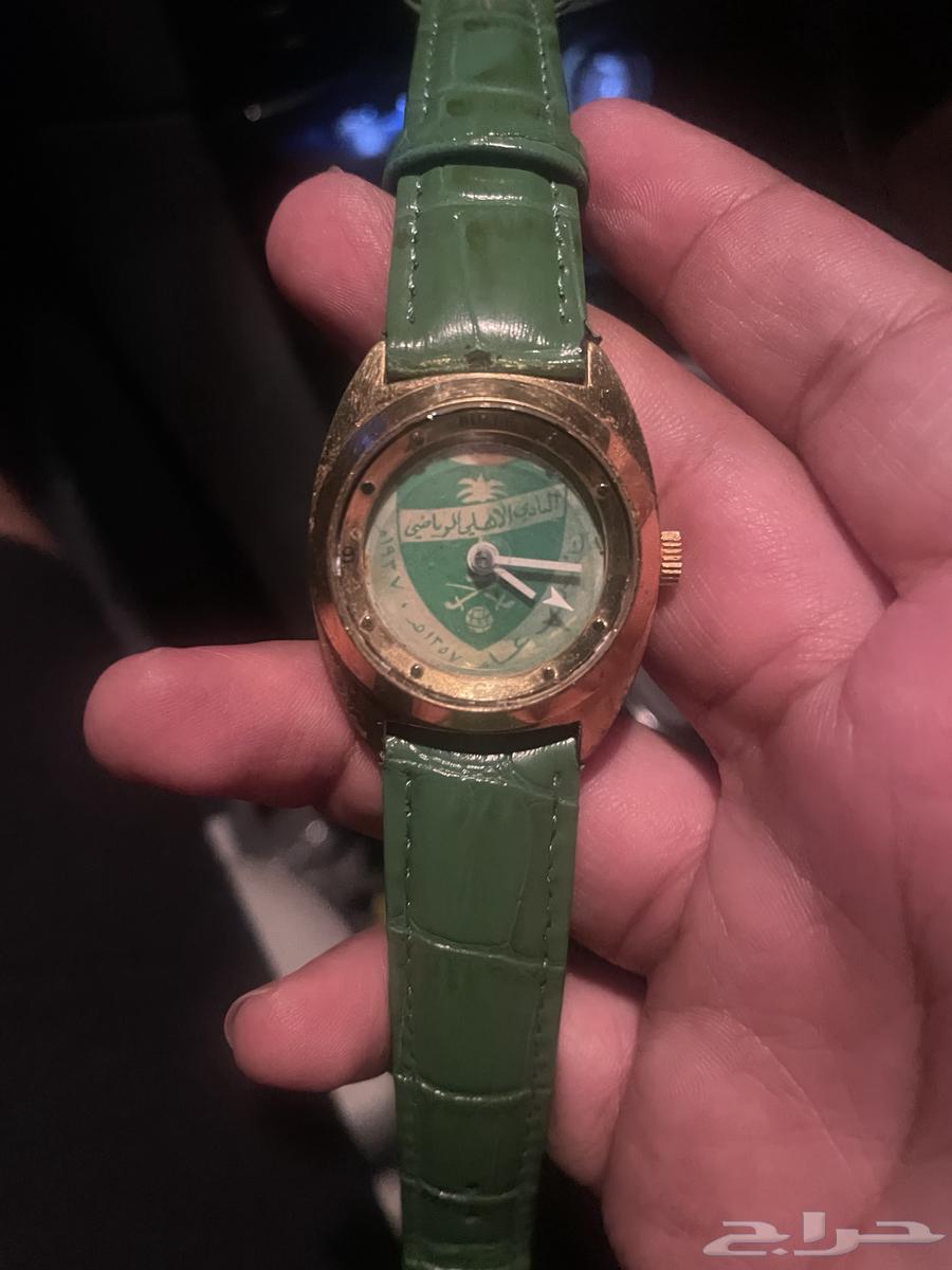 ساعة النادي الأهلي من إهداء ات محمد عبدالله الفيصل64381961690881112