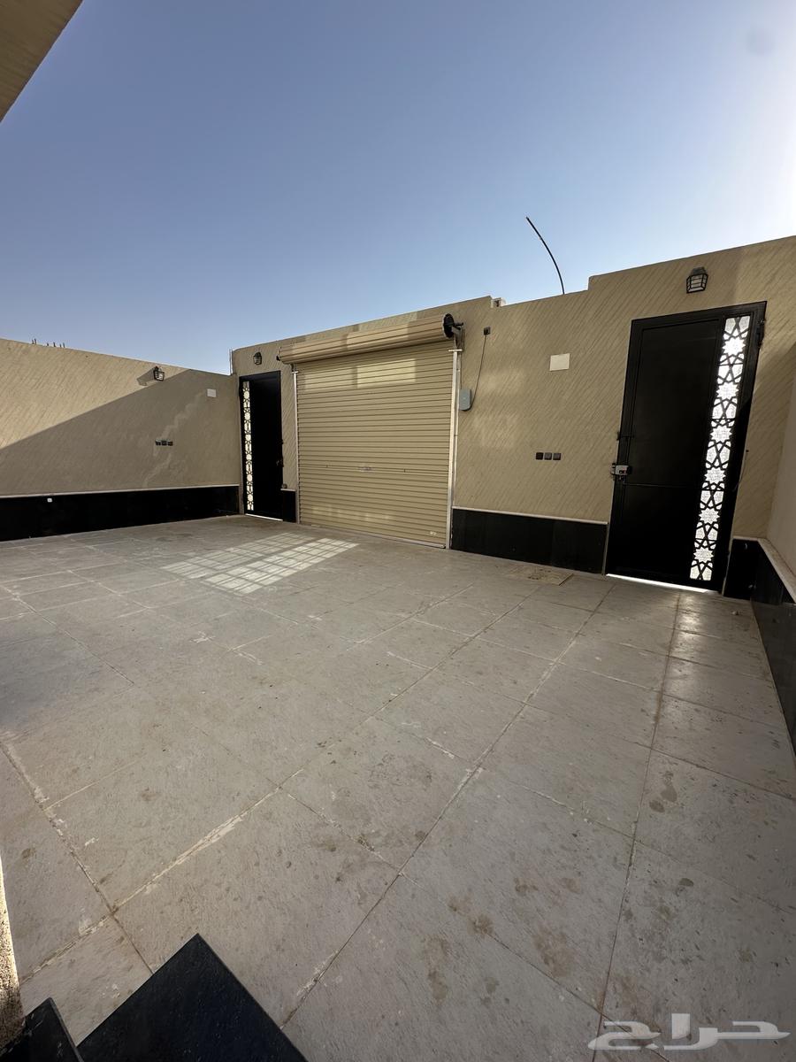 Apartment for sale, five rooms and a hall, street and side passage, excellent finishing63613839112705111