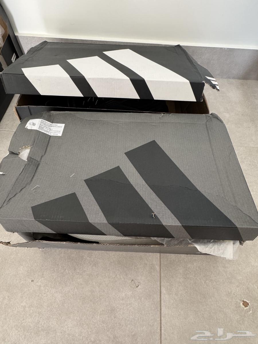 حذاء الترا بوست 5 اديداس لون اسود و ابيض ضد الماء جديد64329547346945114