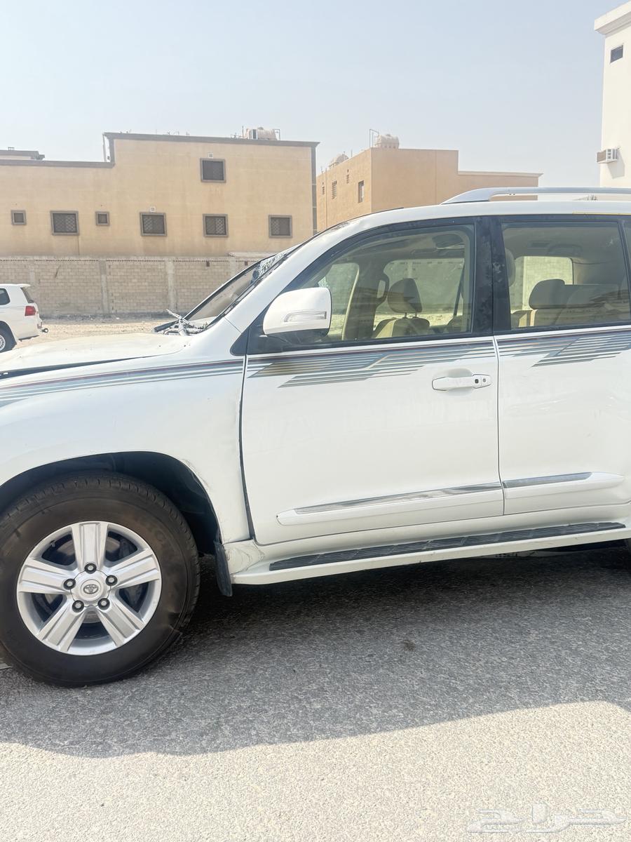 لاندكروزر سعودي 2012 فل GXR مقلوب جهة الراكب64471293460226112