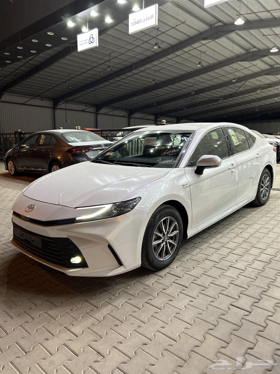 تويوتا   كامري E استاندر هايبرد ابيض 105800 شامل الضريبة64469417928705112