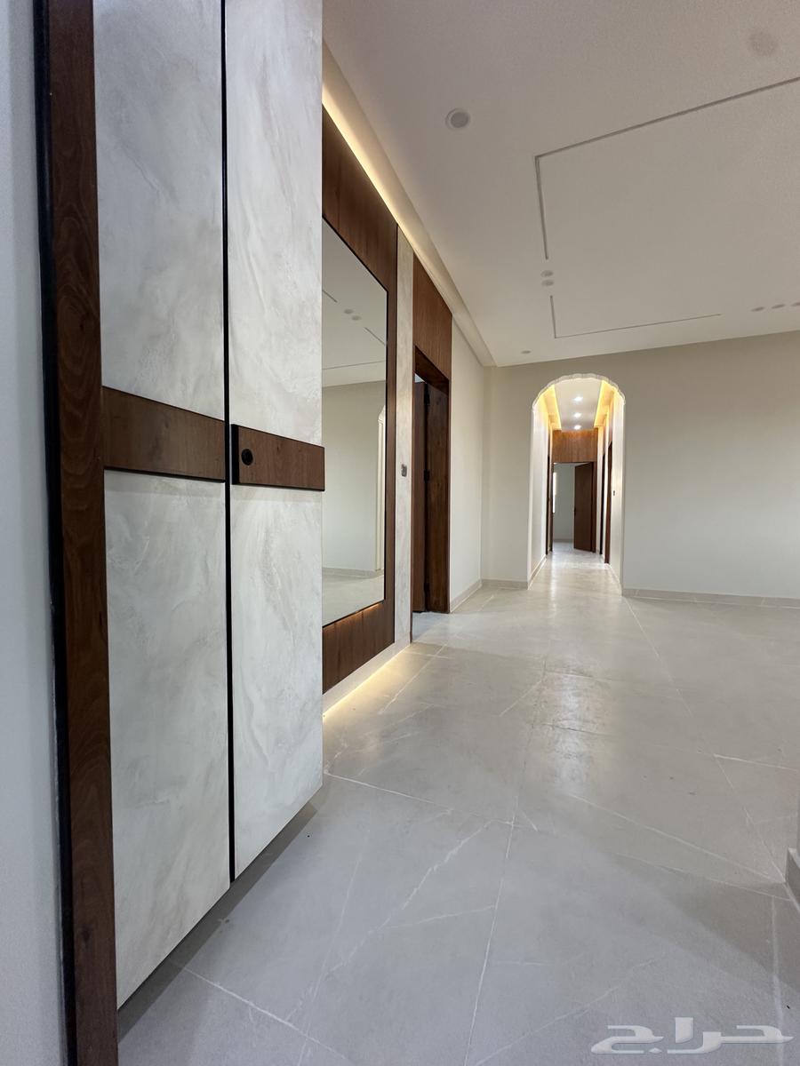 Apartment for sale, five rooms and a hall, street and side passage, excellent finishing63613839112705114