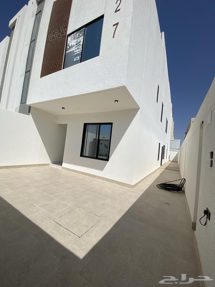Ground floor apartment and upper floor duplex in Al Safa neighborhood next to the school complex63613838329219111