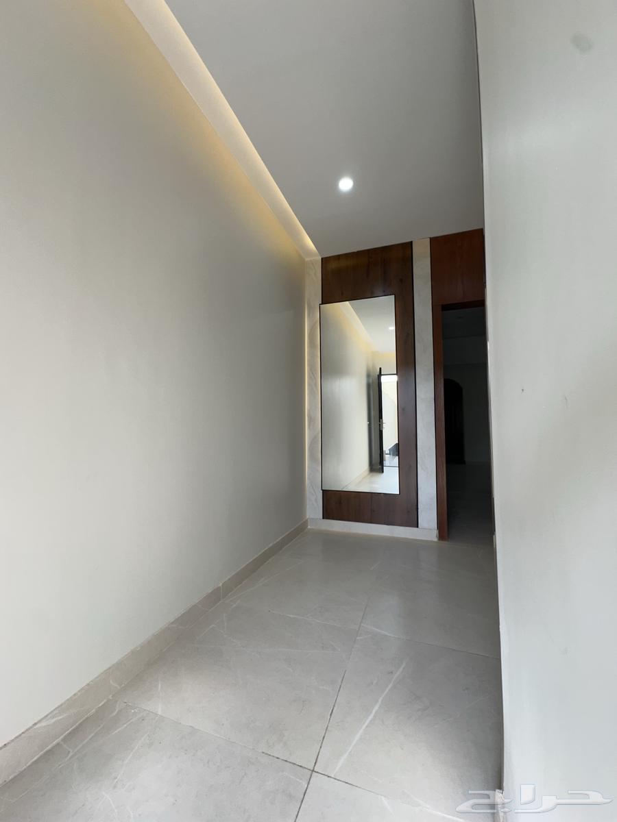 Apartment for sale, five rooms and a hall, street and side passage, excellent finishing63613839112705112