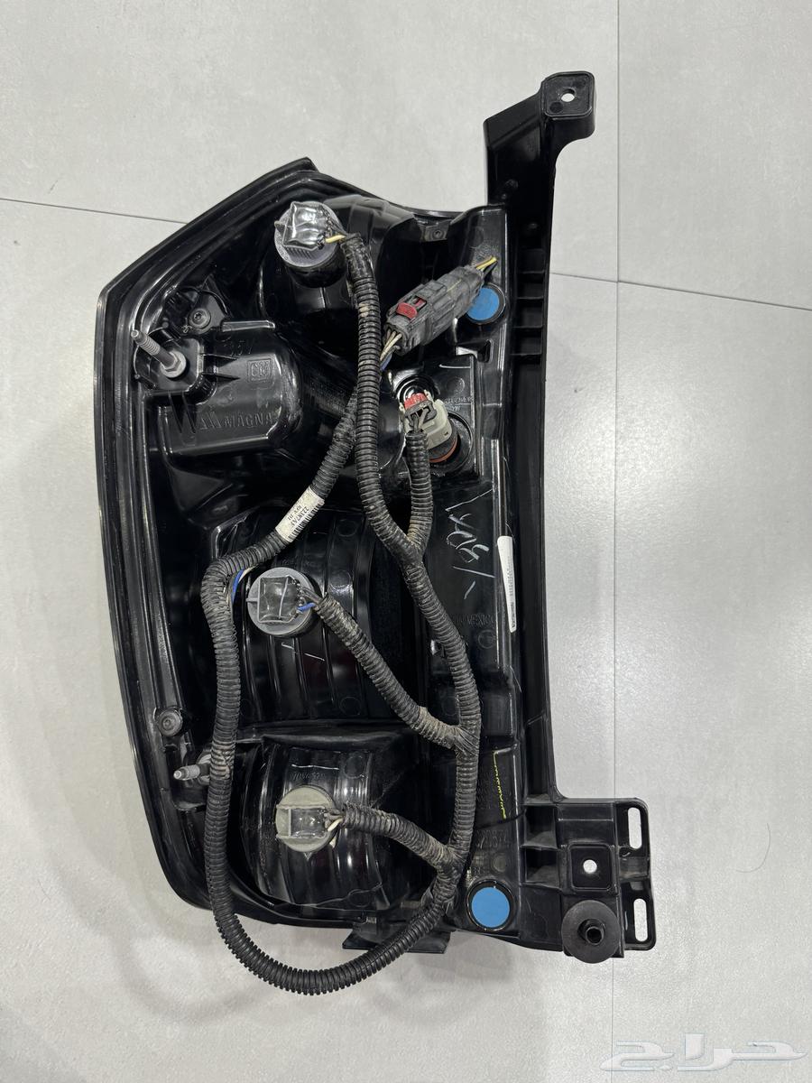 اسطب تاهو 2021 - 2024 يمين أصلي GM نظيف64467522165122113