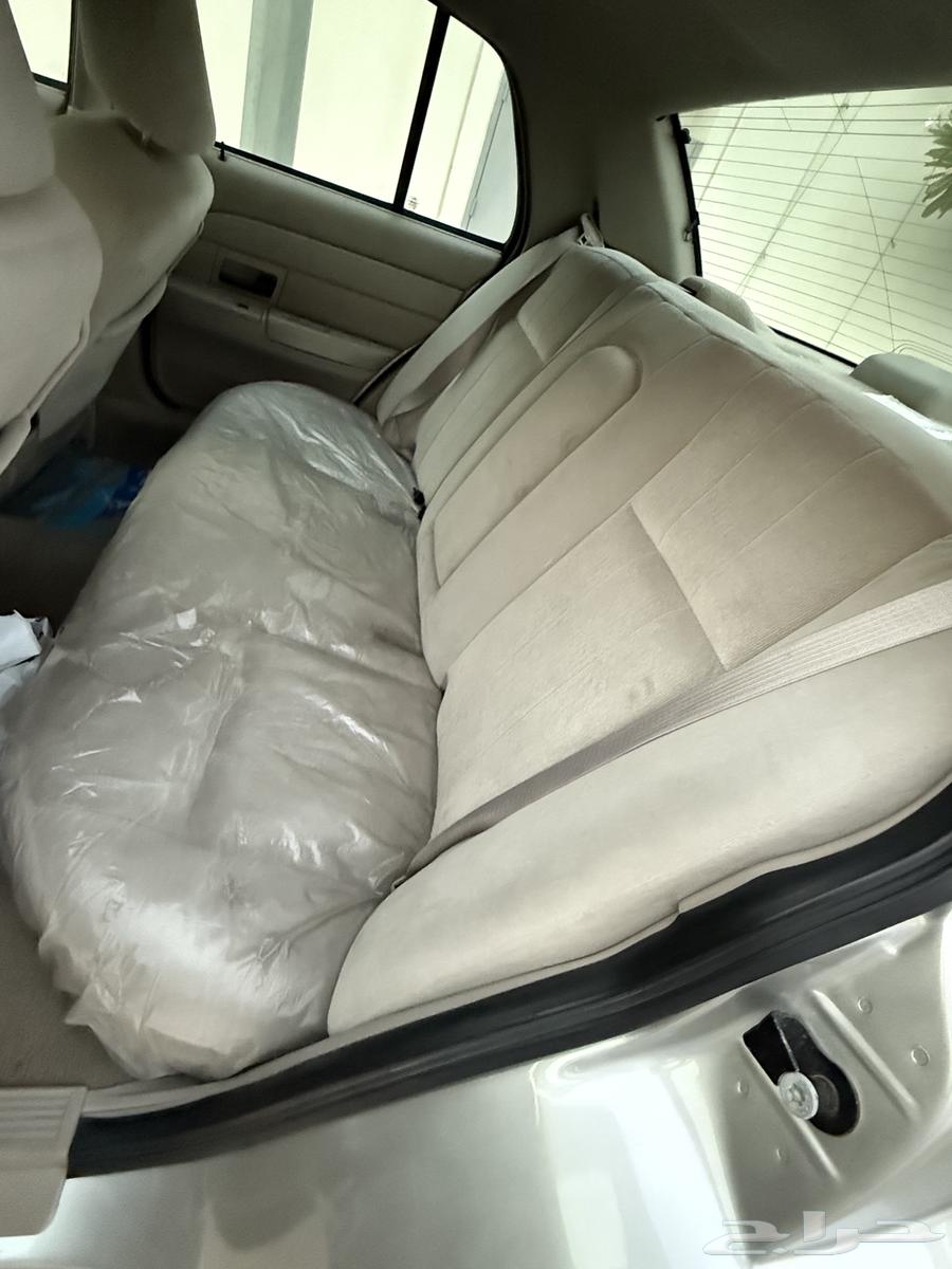 Victoria 2009, mileage 215k, clean, registration renewed64478953424129113