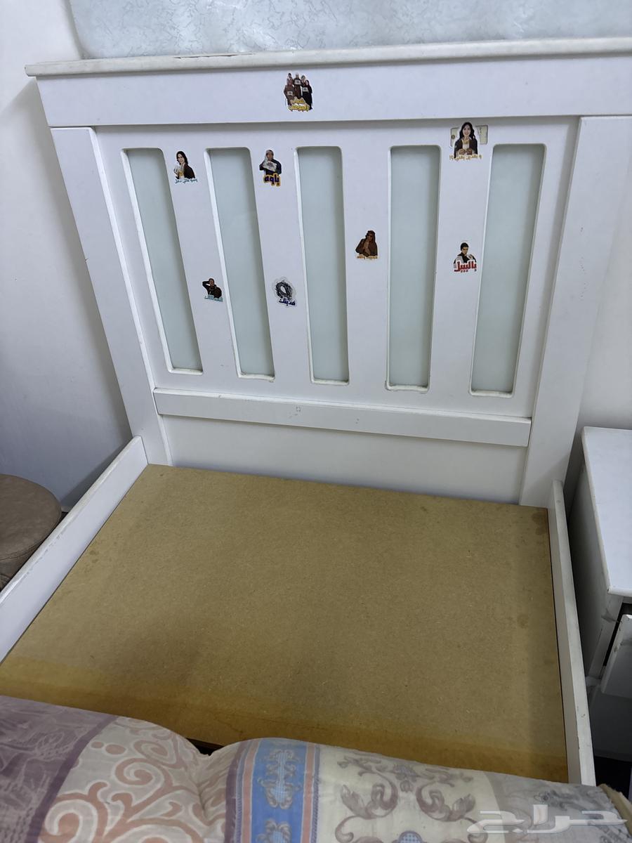 سلام عليكم اعرض لكم سرير نفر نظيف بس مع النص فيه كسر بسيط64335334884098111