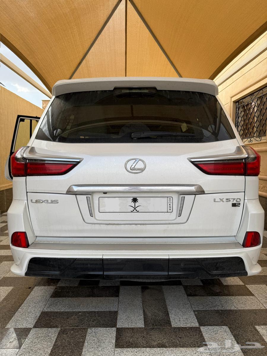 Lexus Model 202164474818522498112