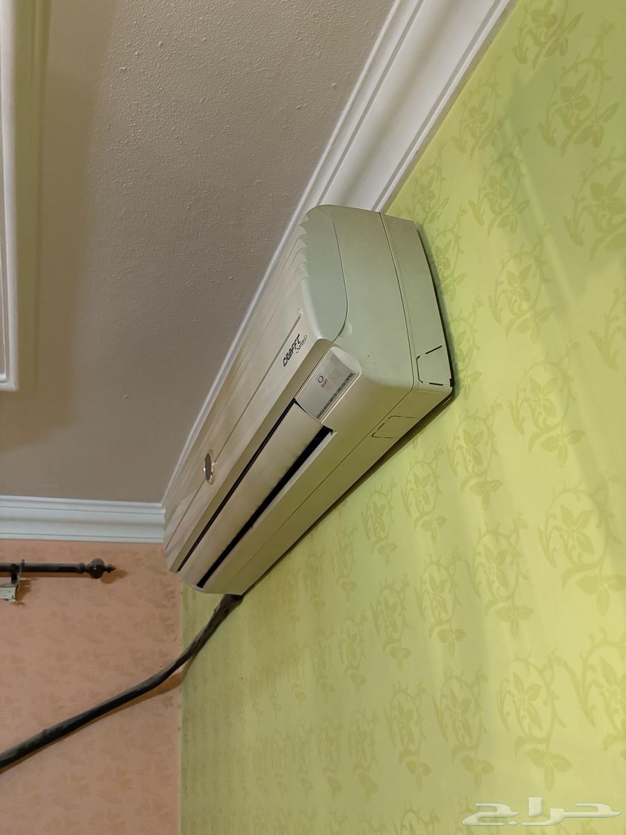 Split air conditioner, 24,000 BTU, clean and functioning, from Kraft company64335755449731111