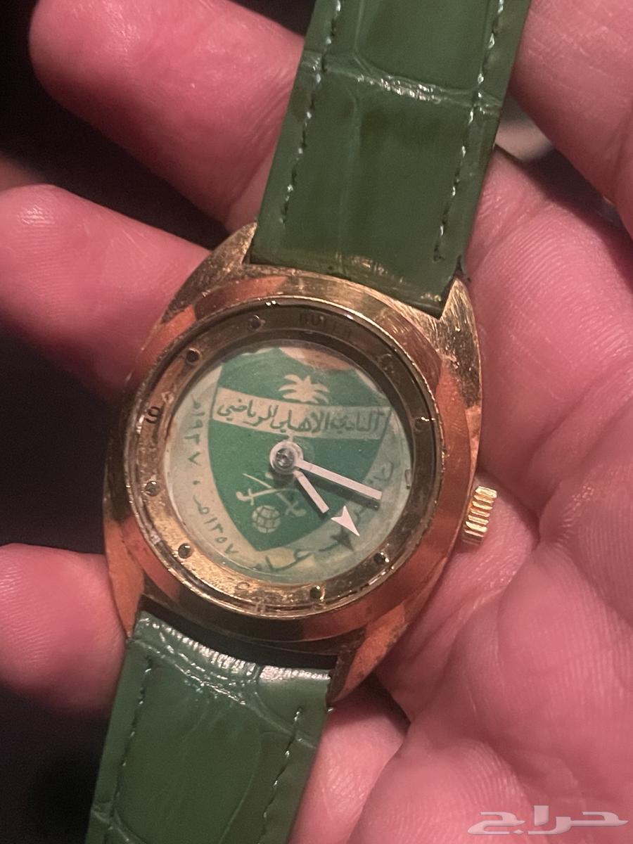 ساعة النادي الأهلي من إهداء ات محمد عبدالله الفيصل64381961690881110