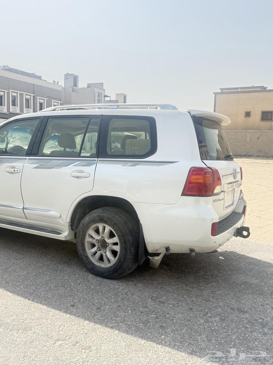 لاندكروزر سعودي 2012 فل GXR مقلوب جهة الراكب64471293460226114
