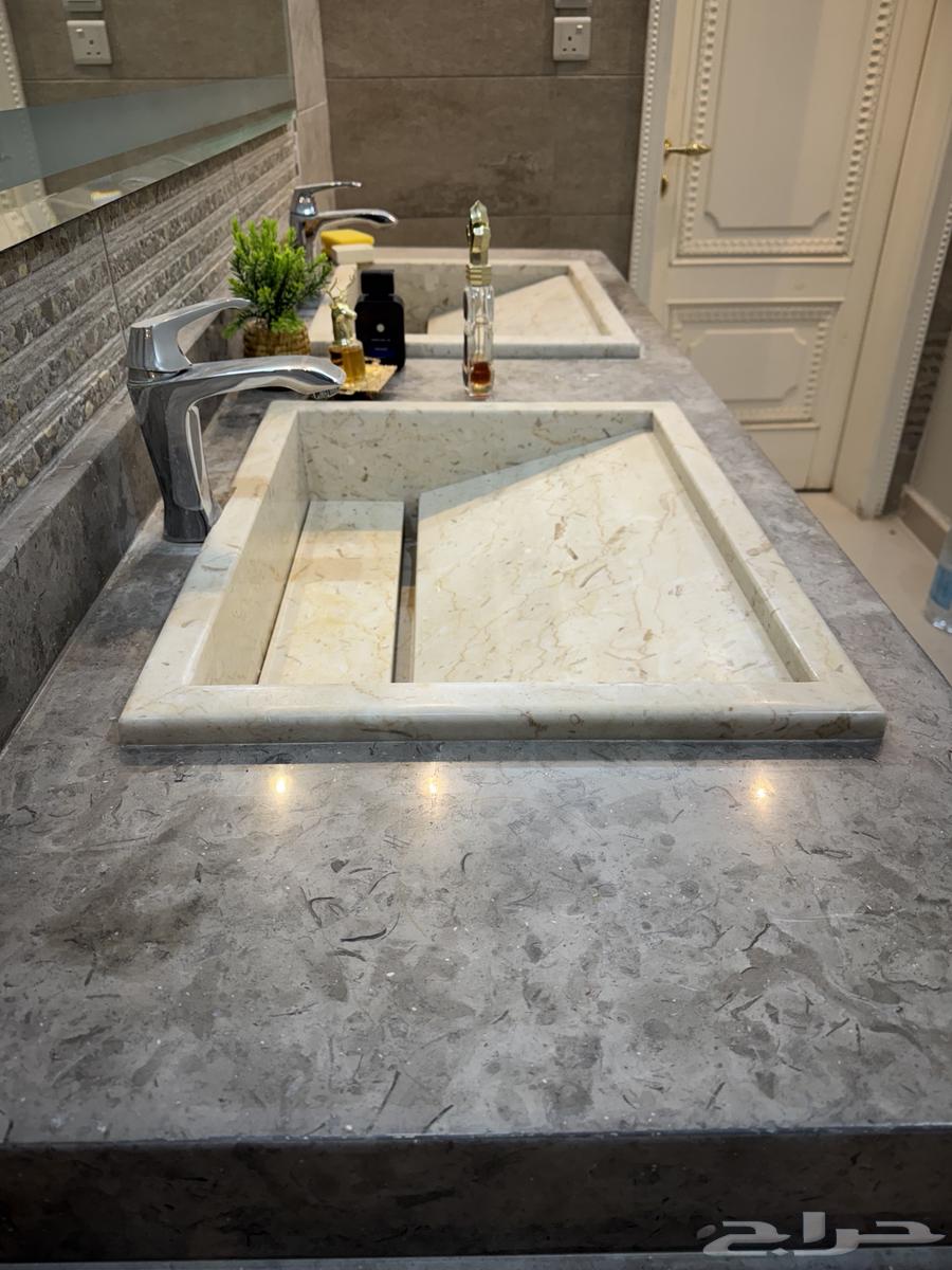Two marble sinks with two basins and one used basin for sale64330311438211112