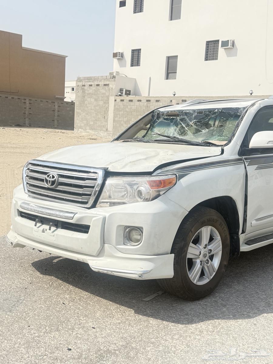لاندكروزر سعودي 2012 فل GXR مقلوب جهة الراكب64471293460226111