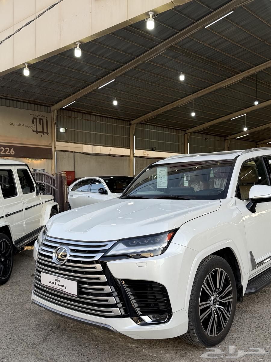 لكزس LX600 2023 عداد 22 الف BB بنزين خليجي64475321580929113