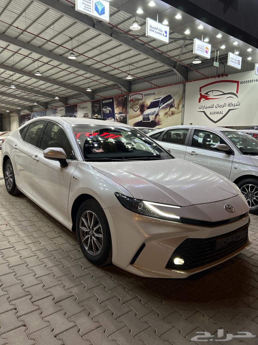 تويوتا   كامري E استاندر هايبرد ابيض 105800 شامل الضريبة64469417928705111