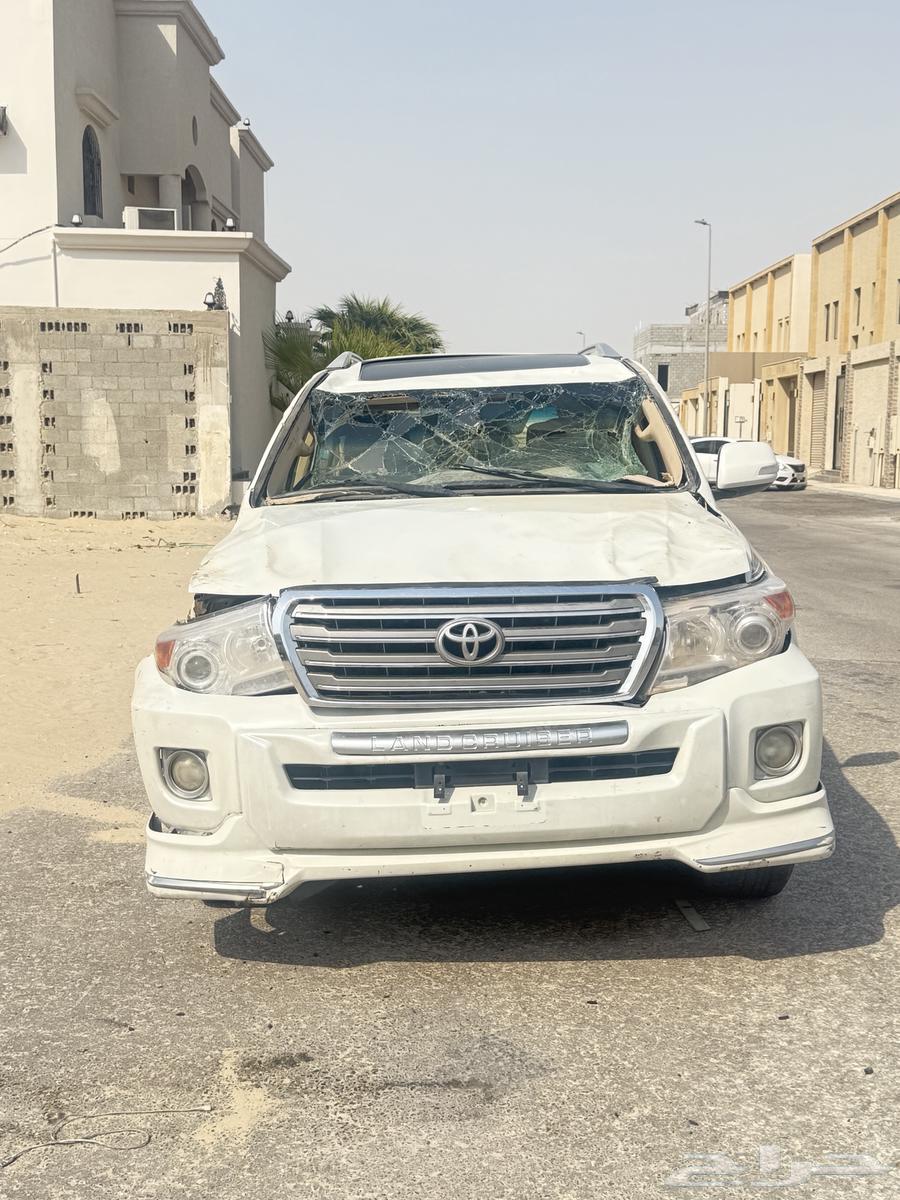 لاندكروزر سعودي 2012 فل GXR مقلوب جهة الراكب64471293460226110