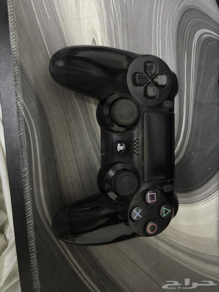 Original Sony 4 controller, doesn't have any issues64328138667779110