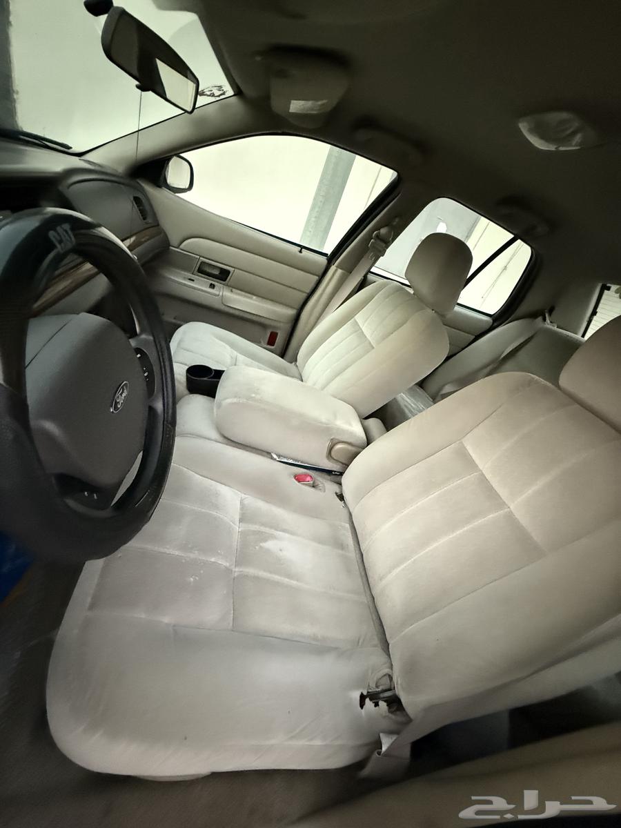 Victoria 2009, mileage 215k, clean, registration renewed64478953424129114