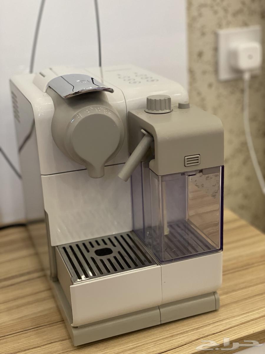Almost New Nespresso Machine64325575456514110