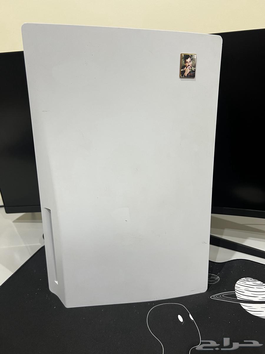 Sony Five with controller, charger, and two Grand Theft Auto discs64335740275202114