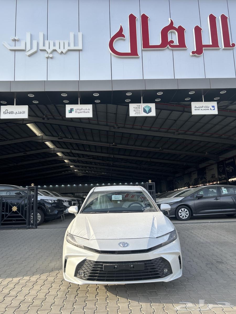 تويوتا   كامري E استاندر هايبرد ابيض 105800 شامل الضريبة64469417928705110