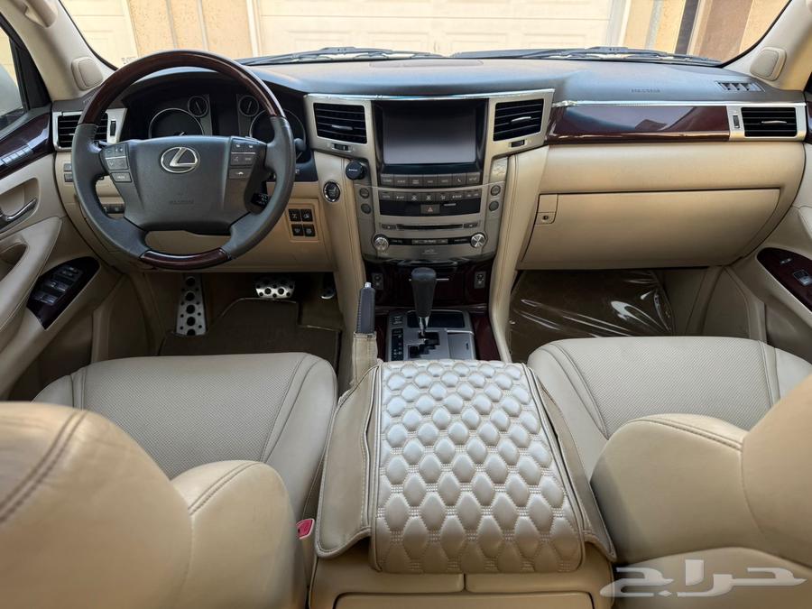 2014 Lexus LX570 S Sport64479273255043112