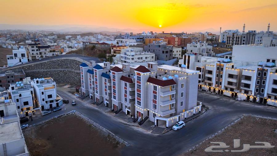 ادوار للبيع بموقع  متميزة وتشطيب vip63613844552449110