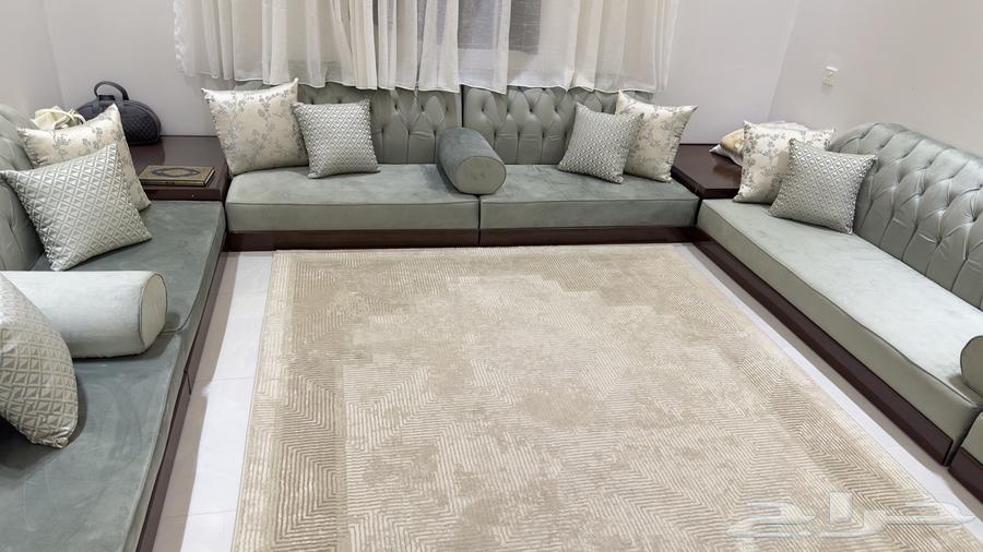 جلسة أرضية ما جلسو عليه الضيوف64353854542723111