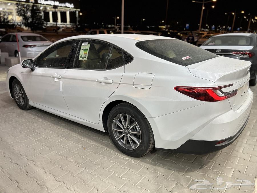 تويوتا   كامري E استاندر هايبرد ابيض 105800 شامل الضريبة64469417928705114