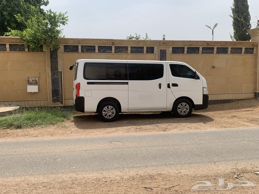 There is a bus for rent in the Najran area with a driver64467550044929110