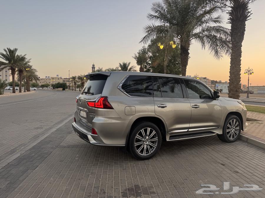 Lexus LX64476308582659112