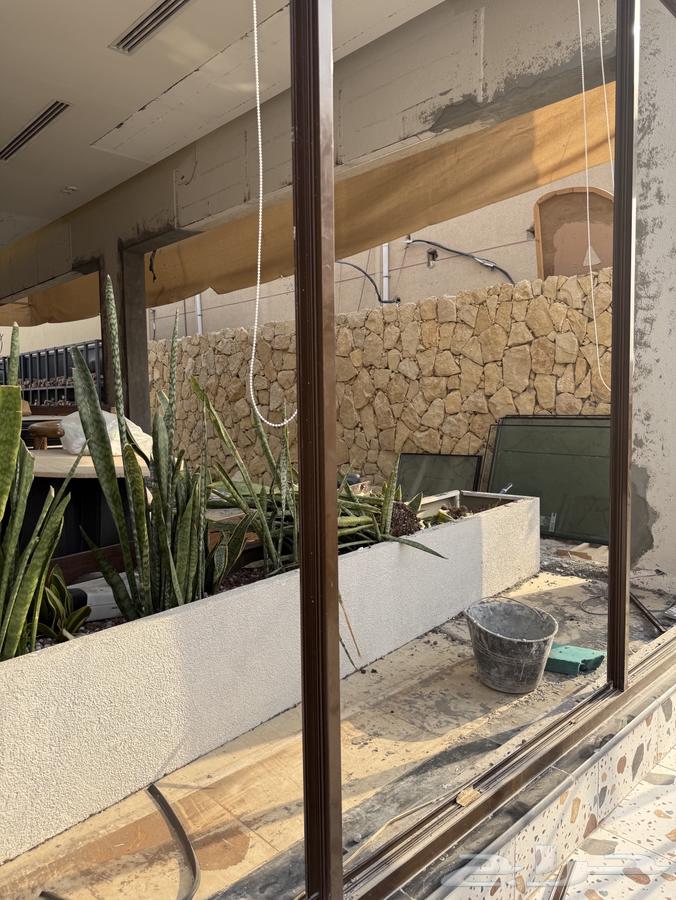 بيع زجاج و ألمنيوم لواجهة محل وكراسي وطاولات64330535292034113